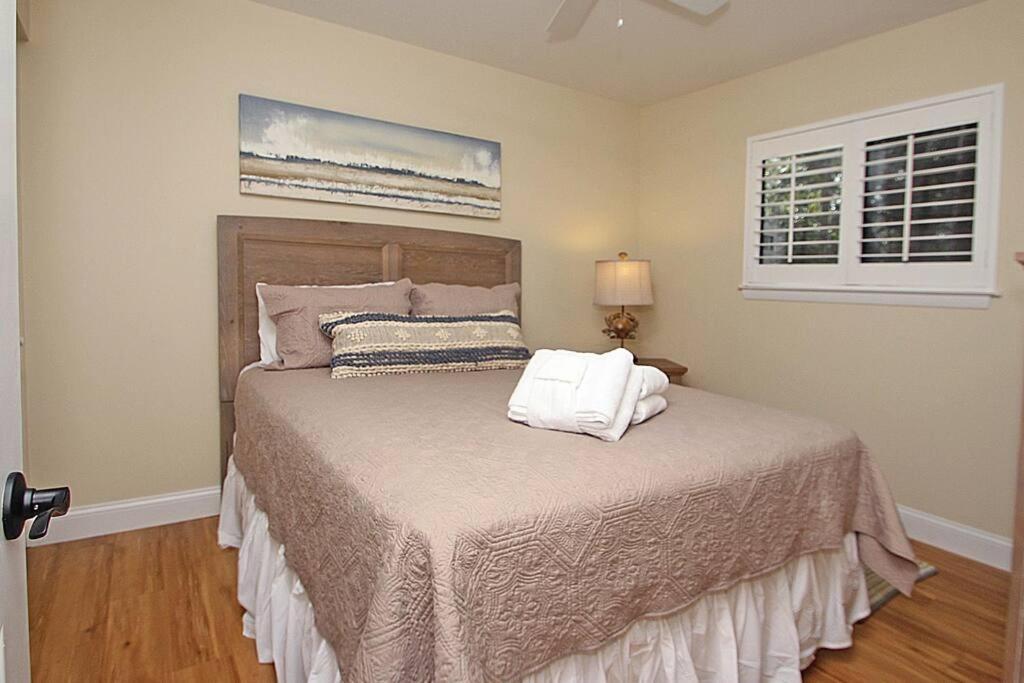 Cute 2 Bedroom, 2 Bath Condo At Folly Field Beach Hilton Head Island Exterior foto