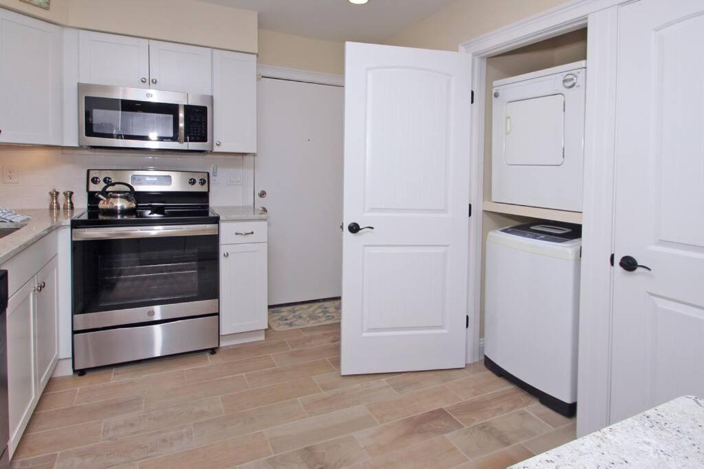 Cute 2 Bedroom, 2 Bath Condo At Folly Field Beach Hilton Head Island Exterior foto