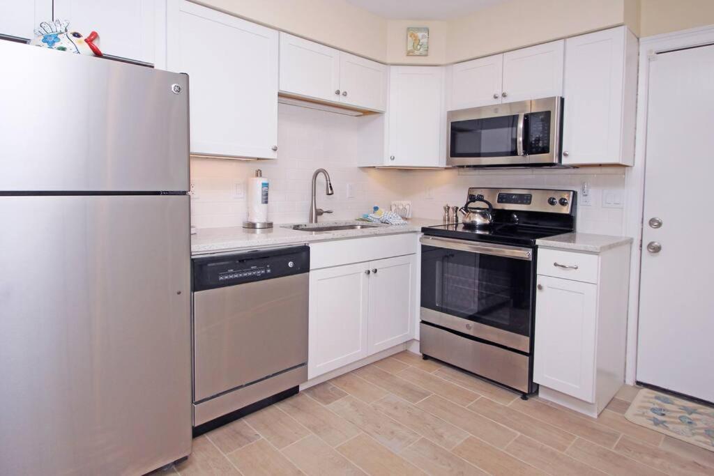 Cute 2 Bedroom, 2 Bath Condo At Folly Field Beach Hilton Head Island Exterior foto
