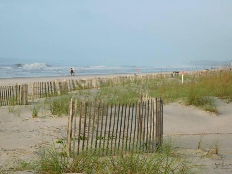 Cute 2 Bedroom, 2 Bath Condo At Folly Field Beach Hilton Head Island Exterior foto